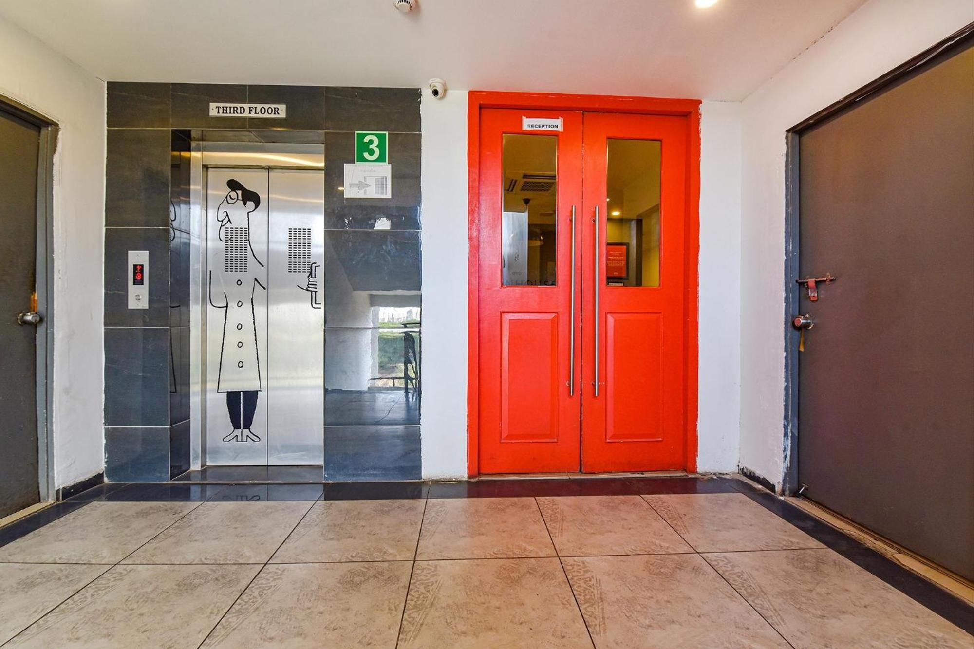Fabhotel Ny Townhouse Ahmedabad Luaran gambar