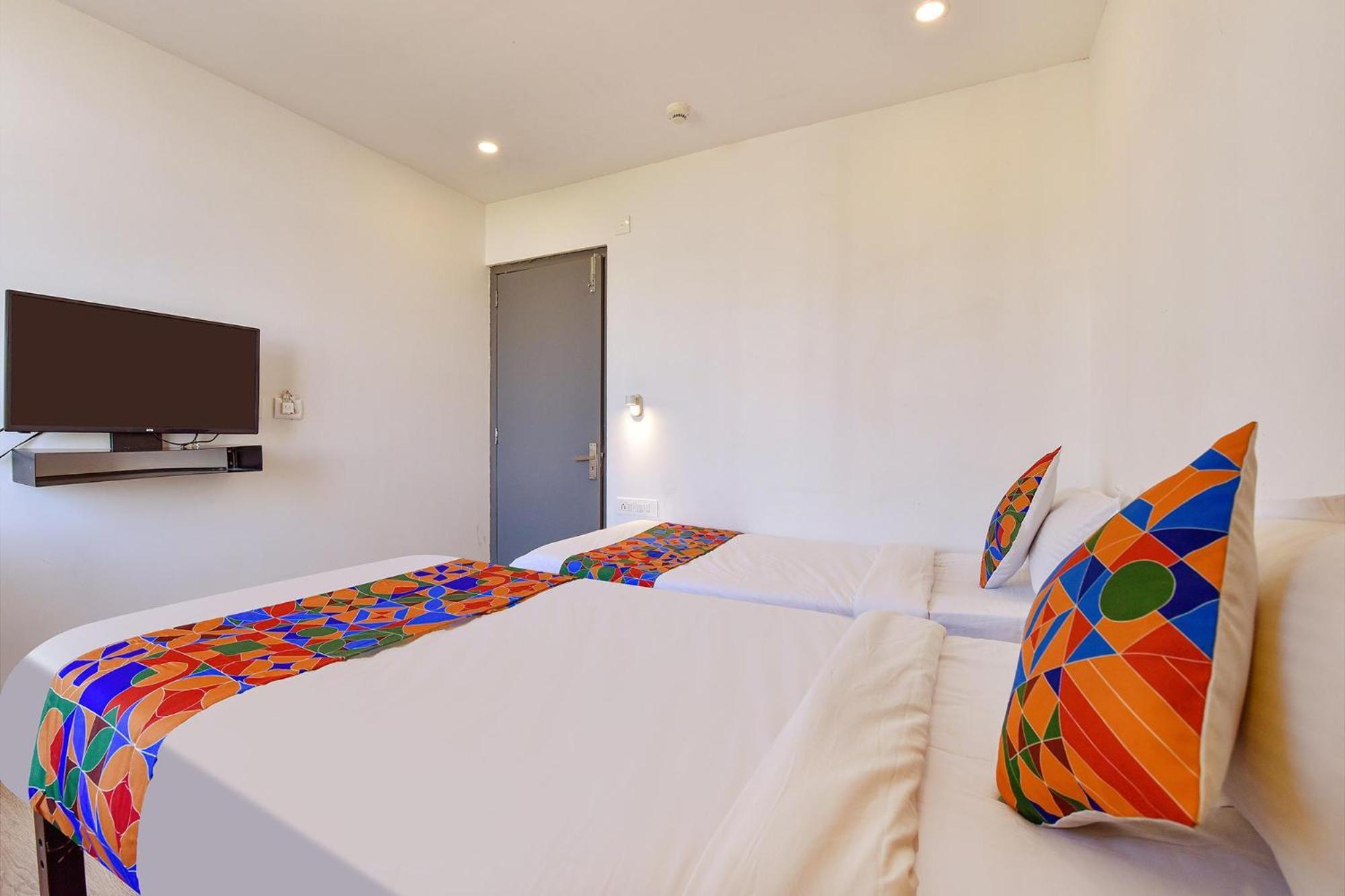 Fabhotel Ny Townhouse Ahmedabad Luaran gambar