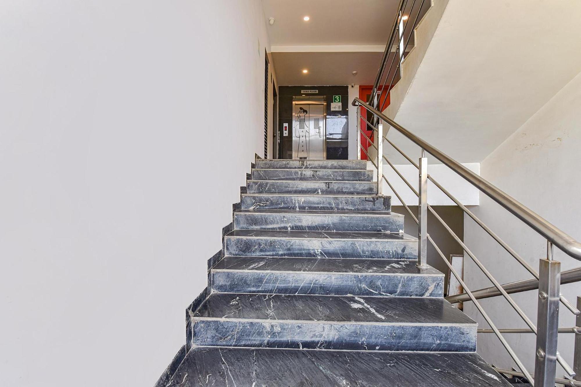 Fabhotel Ny Townhouse Ahmedabad Luaran gambar